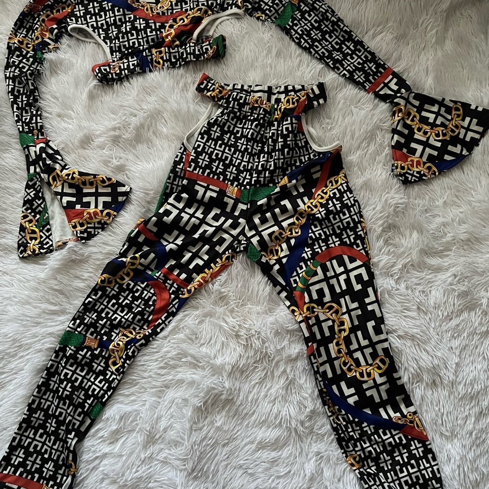 Lovely and beautiful two pieces set .